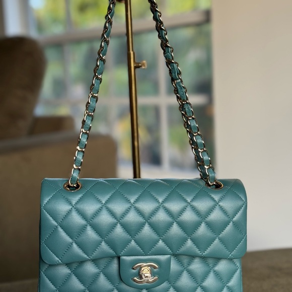 Brand new 2022 green Chanel medium lamb skin - Picture 5 of 9